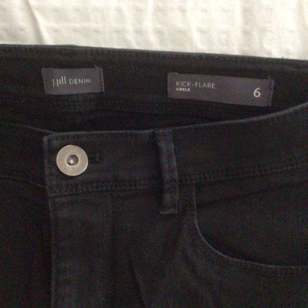 J Jill black frayed edge ankle size 6